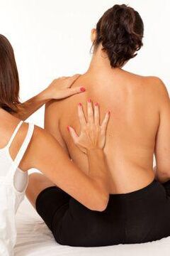 masaxe para a dor baixo o omóplato esquerdo