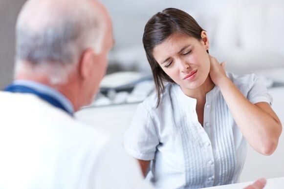 visita a un especialista en osteocondrose cervical